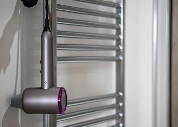 Unique 2-bed, 2-bath With Private Terrace, Near Bus Station & Centre Апартаменти Лідс