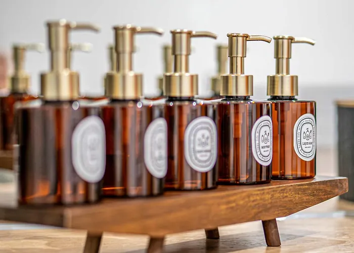 Unique 2-bed, 2-bath With Private Terrace, Near Bus Station & Centre *