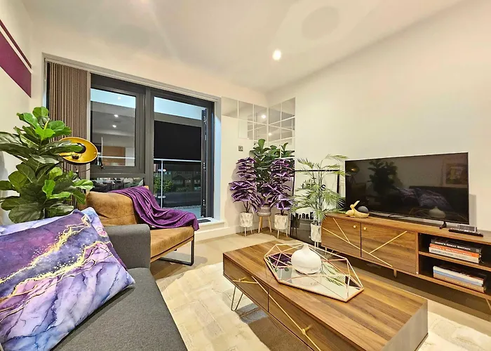 Unique 2-bed, 2-bath With Private Terrace, Near Bus Station & Centre * Лідс