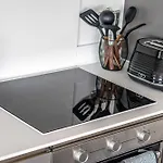 Unique 2-bed, 2-bath With Private Terrace, Near Bus Station & Centre * Leeds (West Yorkshire)