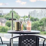 Unique 2-bed, 2-bath With Private Terrace, Near Bus Station & Centre Lejlighed *
