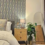 Unique 2-bed, 2-bath With Private Terrace, Near Bus Station & Centre Lejlighed Leeds (West Yorkshire)