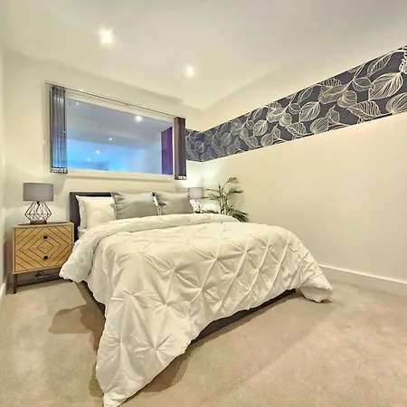 公寓 Unique 2-bed, 2-bath With Private Terrace, Near Bus Station & Centre