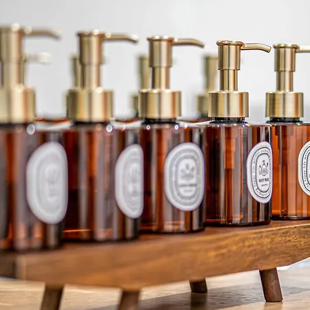 Unique 2-bed, 2-bath With Private Terrace, Near Bus Station & Centre *