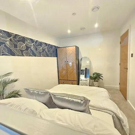 Unique 2-bed, 2-bath With Private Terrace, Near Bus Station & Centre Διαμέρισμα Λιντς