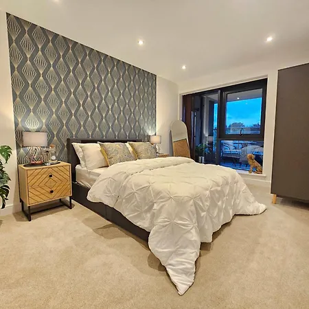 Lägenhet Unique 2-bed, 2-bath With Private Terrace, Near Bus Station & Centre *