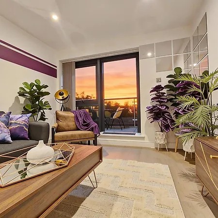 Unique 2-bed, 2-bath With Private Terrace, Near Bus Station & Centre