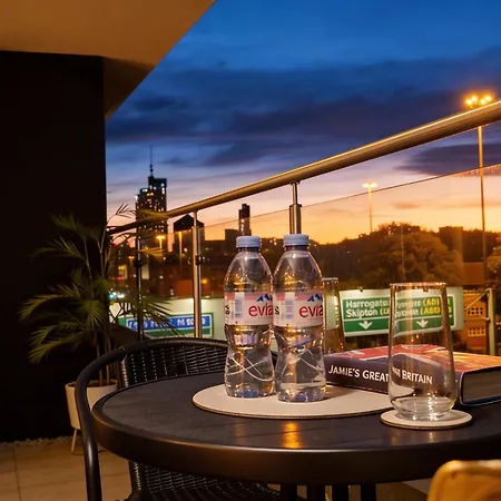 Unique 2-bed, 2-bath With Private Terrace, Near Bus Station & Centre