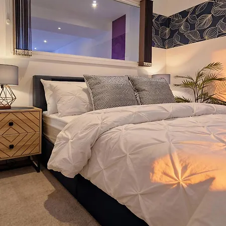 Unique 2-bed, 2-bath With Private Terrace, Near Bus Station & Centre Leeds (West Yorkshire)