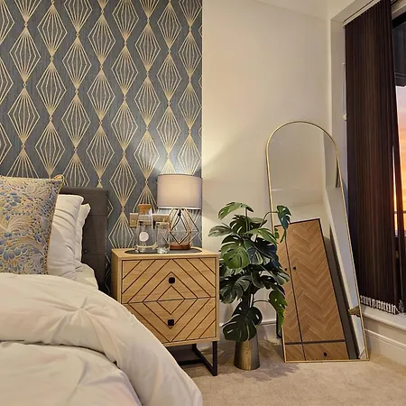 Unique 2-bed, 2-bath With Private Terrace, Near Bus Station & Centre Appartement *