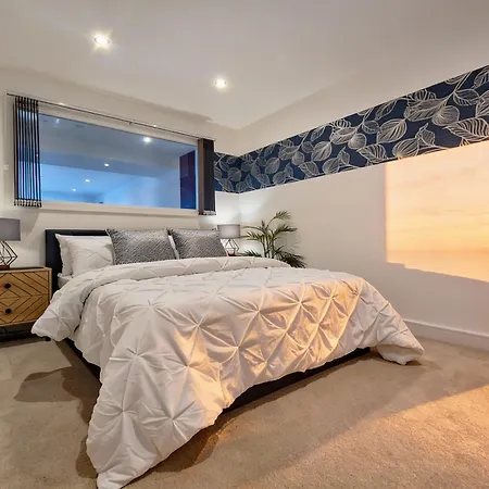 Appartement Unique 2-bed, 2-bath With Private Terrace, Near Bus Station & Centre *