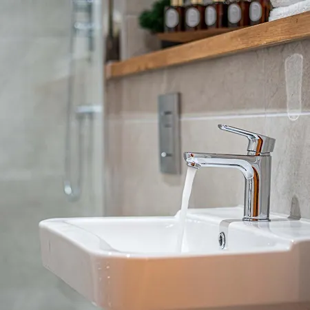 Unique 2-bed, 2-bath With Private Terrace, Near Bus Station & Centre * Leeds (West Yorkshire)