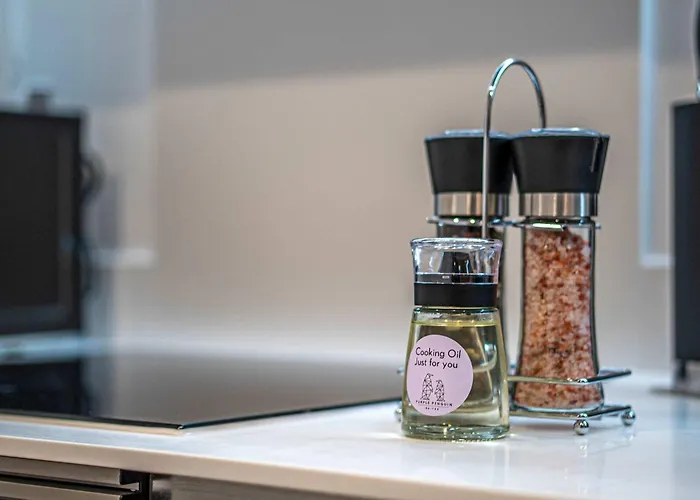 Unique 2-bed, 2-bath With Private Terrace, Near Bus Station & Centre *